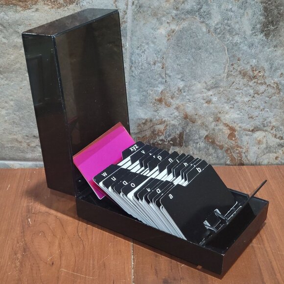 Rolodex Small Desk Business Card File - Picture 2 of 11